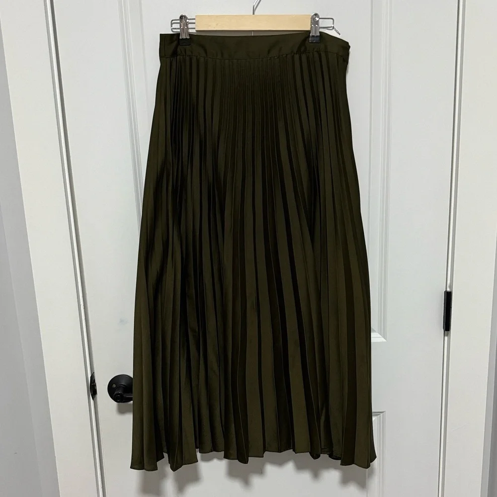 Hallhuber Olive Green Pleated Midi Skirt size EA 40